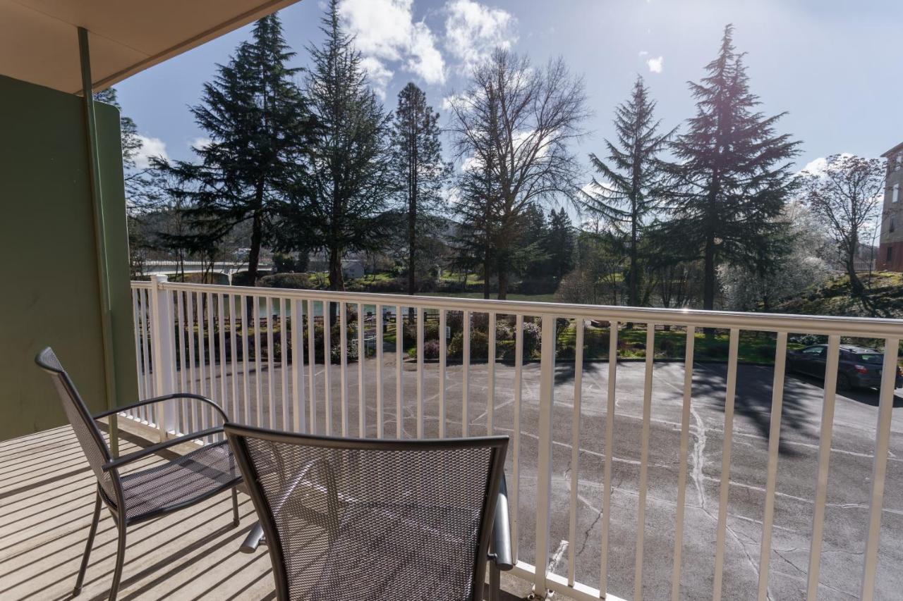 Riverfront Inn Roseburg Exteriér fotografie